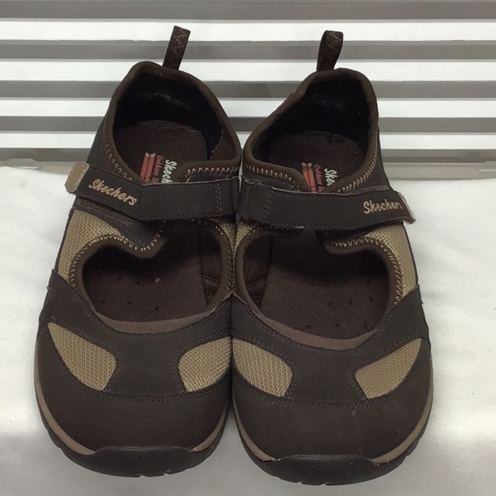 Skechers Mary Jane brown/tan walking shoes EUC size 9